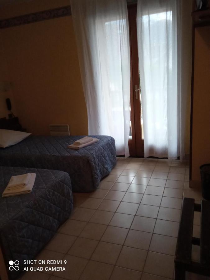 07 50 Hotel 44 Du 39 22 Tilleul Corps Bagian luar foto