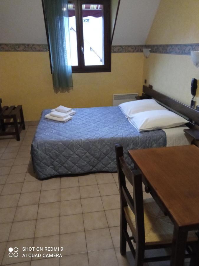 07 50 Hotel 44 Du 39 22 Tilleul Corps Bagian luar foto